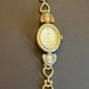 Vintage Women\'s L.A. Express cameo watch L.A. Express | Accessories | Vintage Womens La Express Cameo  main image 4
